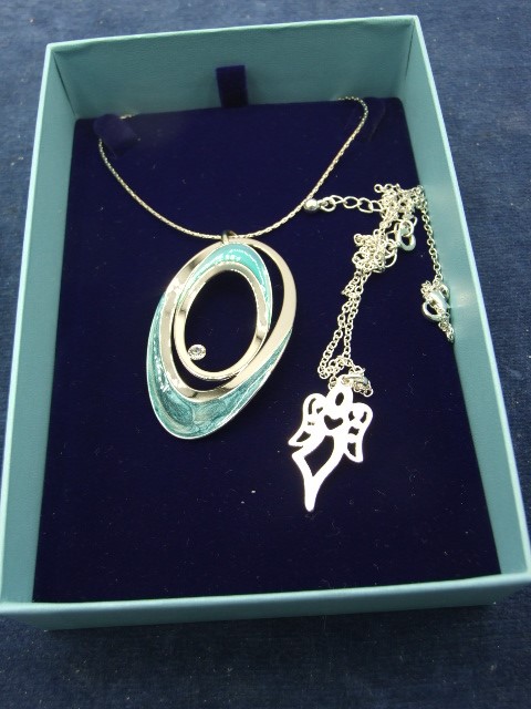 2 Pendants with chains - Image 2 of 2