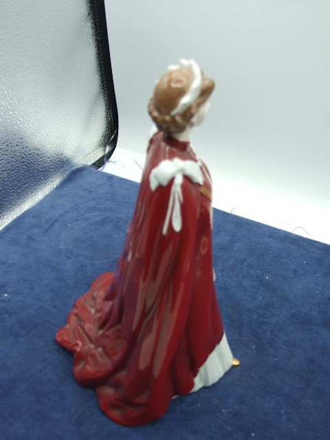 Royal Worcester The Queens 80th Birthday Figurine 9 inches tall - Image 3 of 4