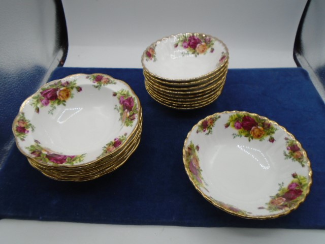 Royal Albert Old Country Roses, fine bone china, very large collection around 100 pieces, - Image 11 of 11