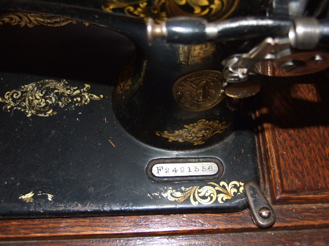 Singer Oak Cased Sewing Machine - Image 3 of 4