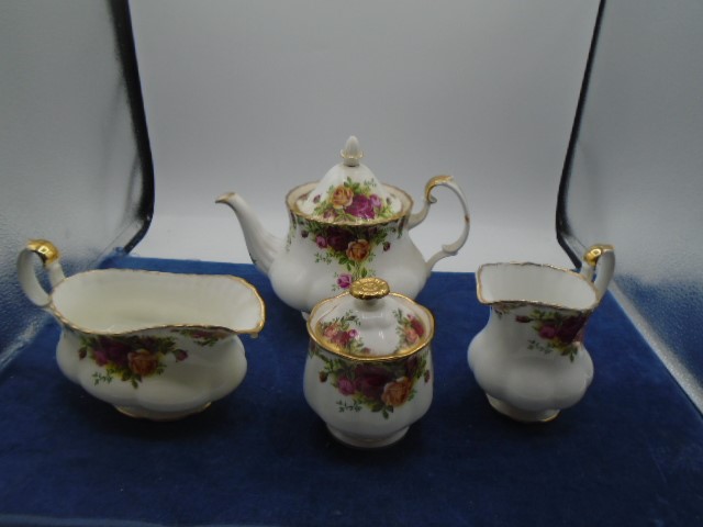 Royal Albert Old Country Roses, fine bone china, very large collection around 100 pieces, - Image 6 of 11