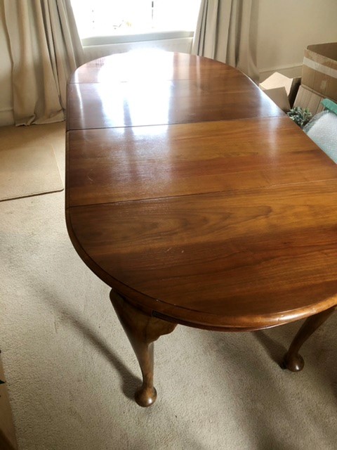 Mahogany extending dining table with 2 leaves. Winding mechanism is missing and table is fixed in
