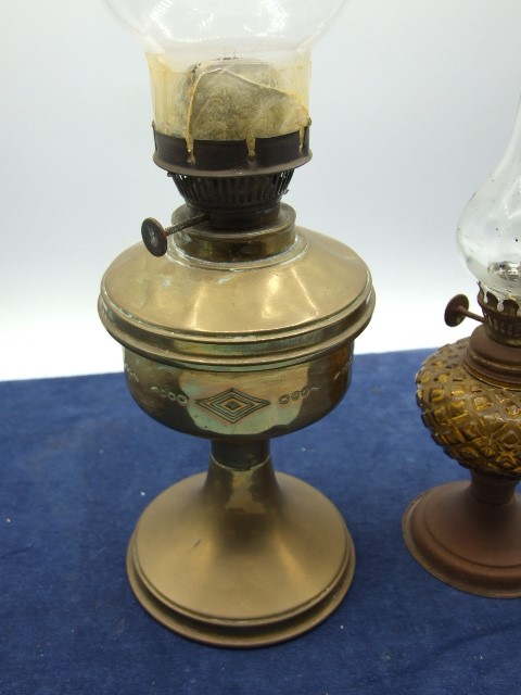 2 Oil Lamps ( glass cracked on largest one) - Image 2 of 3