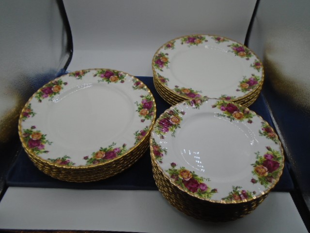 Royal Albert Old Country Roses, fine bone china, very large collection around 100 pieces, - Image 3 of 11