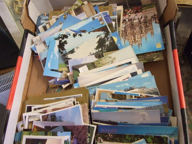 Box of Approx 400 modern postcards - Image 3 of 4