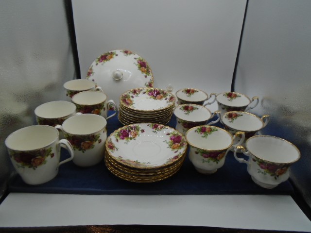 Royal Albert Old Country Roses, fine bone china, very large collection around 100 pieces, - Image 7 of 11