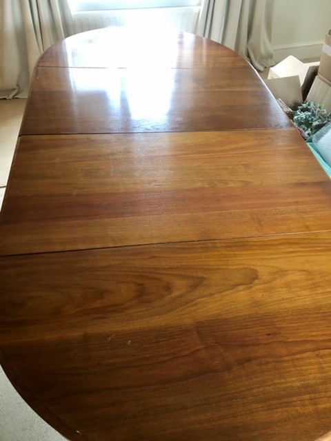 Mahogany extending dining table with 2 leaves. Winding mechanism is missing and table is fixed in - Image 4 of 4