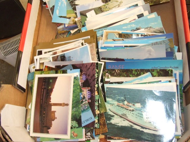 Box of Approx 400 modern postcards - Image 2 of 4