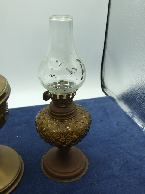 2 Oil Lamps ( glass cracked on largest one) - Image 3 of 3