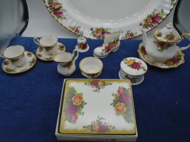 Royal Albert Old Country Roses, fine bone china, very large collection around 100 pieces, - Image 2 of 11