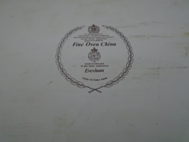 Royal Worchester Evesham fine china - Image 2 of 2