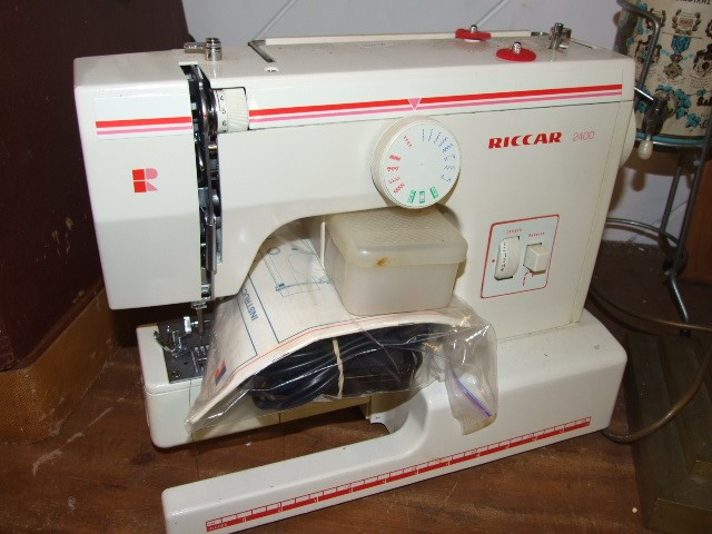 Riccar 2400 Electric Sewing Machine ( house clearance )