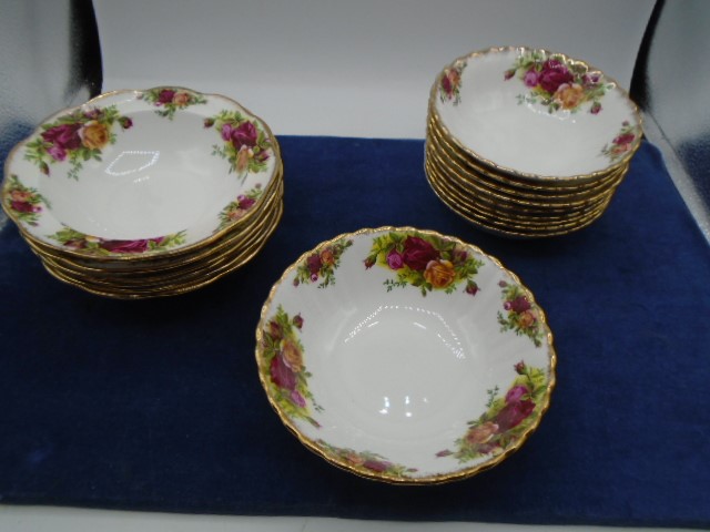 Royal Albert Old Country Roses, fine bone china, very large collection around 100 pieces, - Image 10 of 11