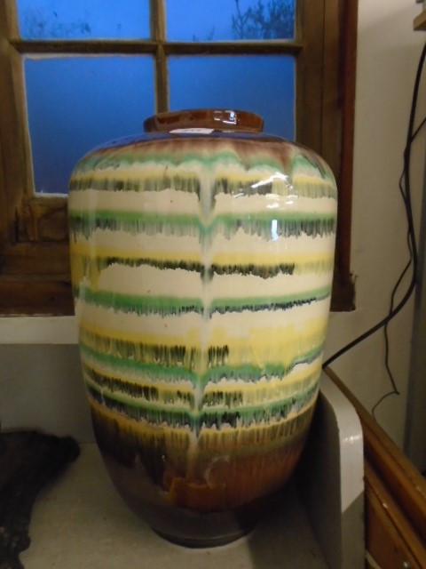 A large decorative vase, approx 48cm tall