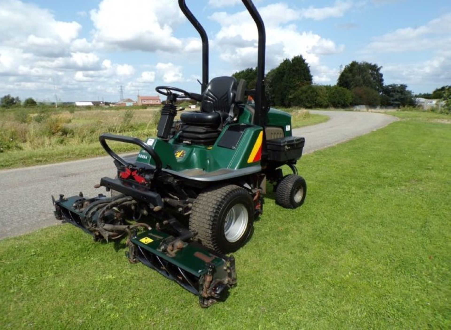 HAYTER LT324 4X4 TRIPLE GANG RIDE ON MOWER - Image 7 of 7