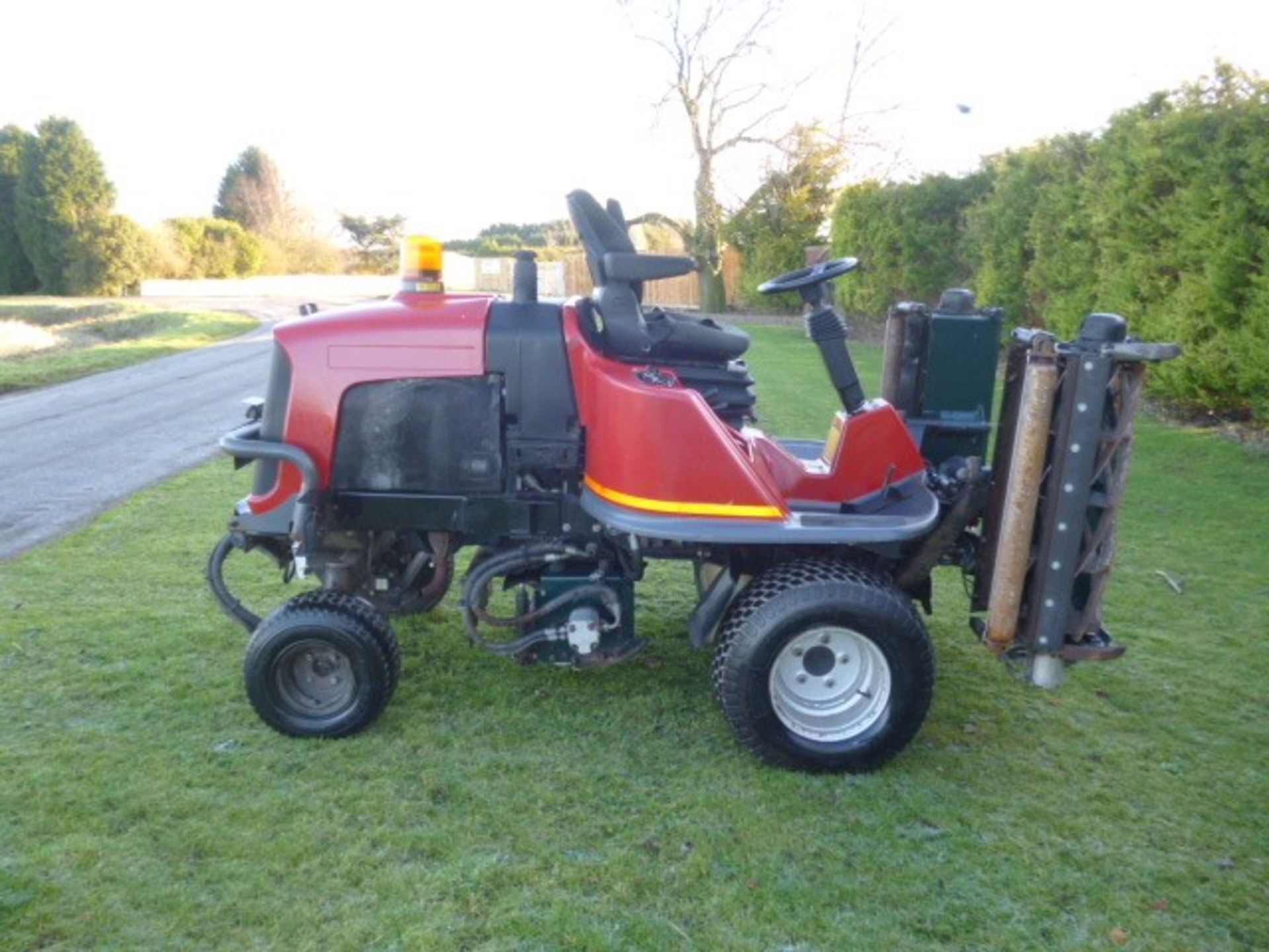 HAYTER LT324 TRIPLE GANG RIDE ON MOWER 4X4 DIESEL - Image 4 of 6