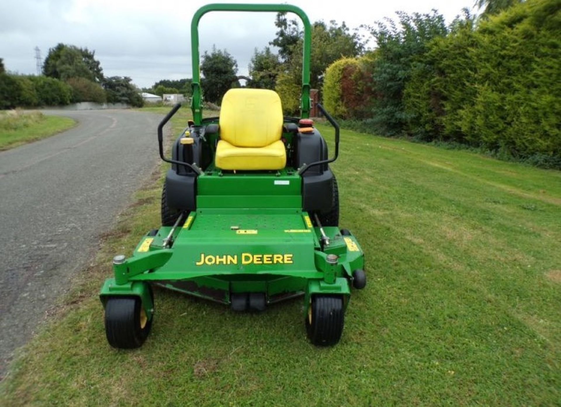 JOHN DEERE 997 ZERO TURN MOWER DIESEL 2WD - Image 5 of 6