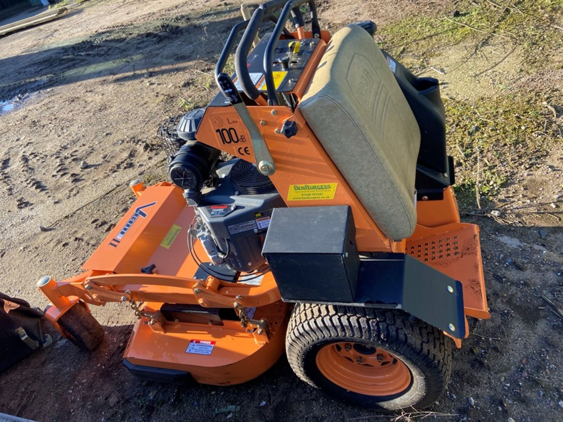 SCAG V-ride II Zero turn ride on mower - Image 5 of 7