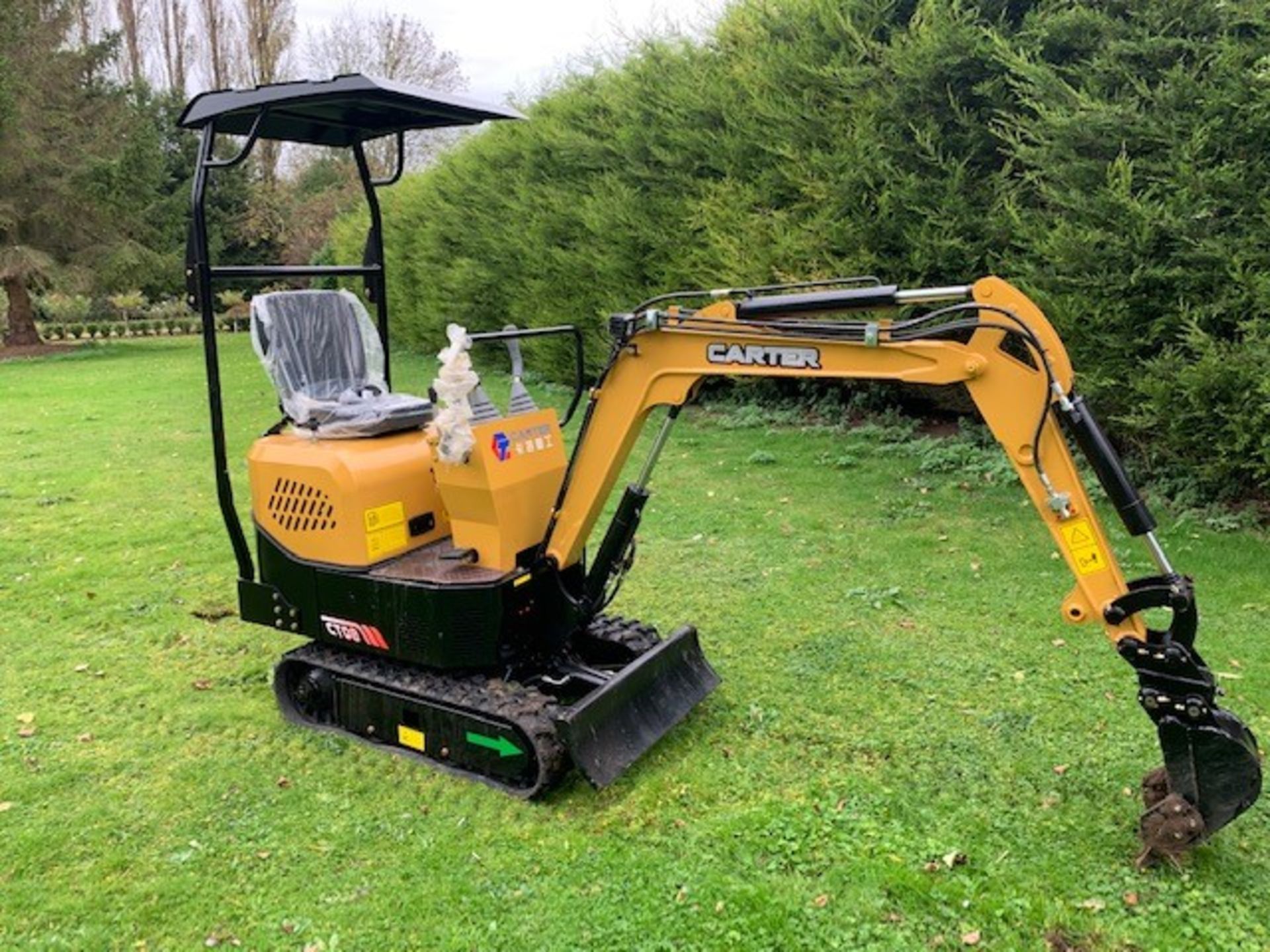 carter 0.8 mini digger 3 buckets quick hitch - Image 4 of 4