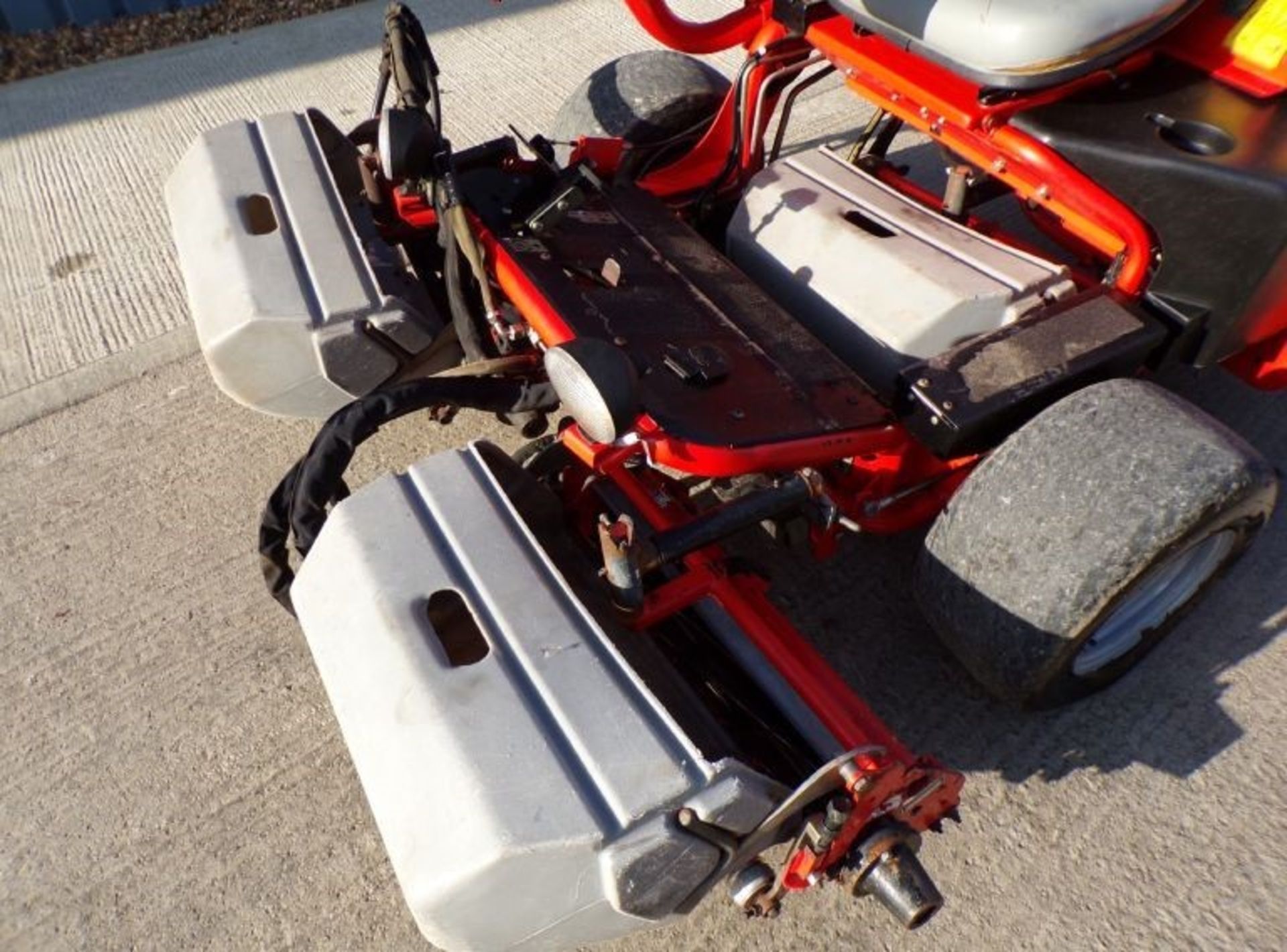 JACOBSEN G PLEX III RIDE ON GREENS MOWER - Image 6 of 6