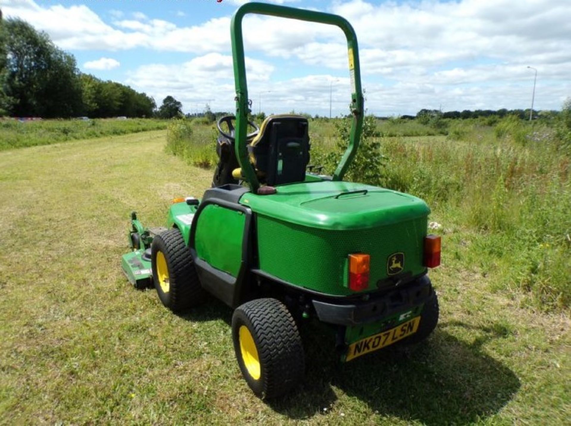 JOHN DEERE 1545 COMPACT MOWER - Image 6 of 6