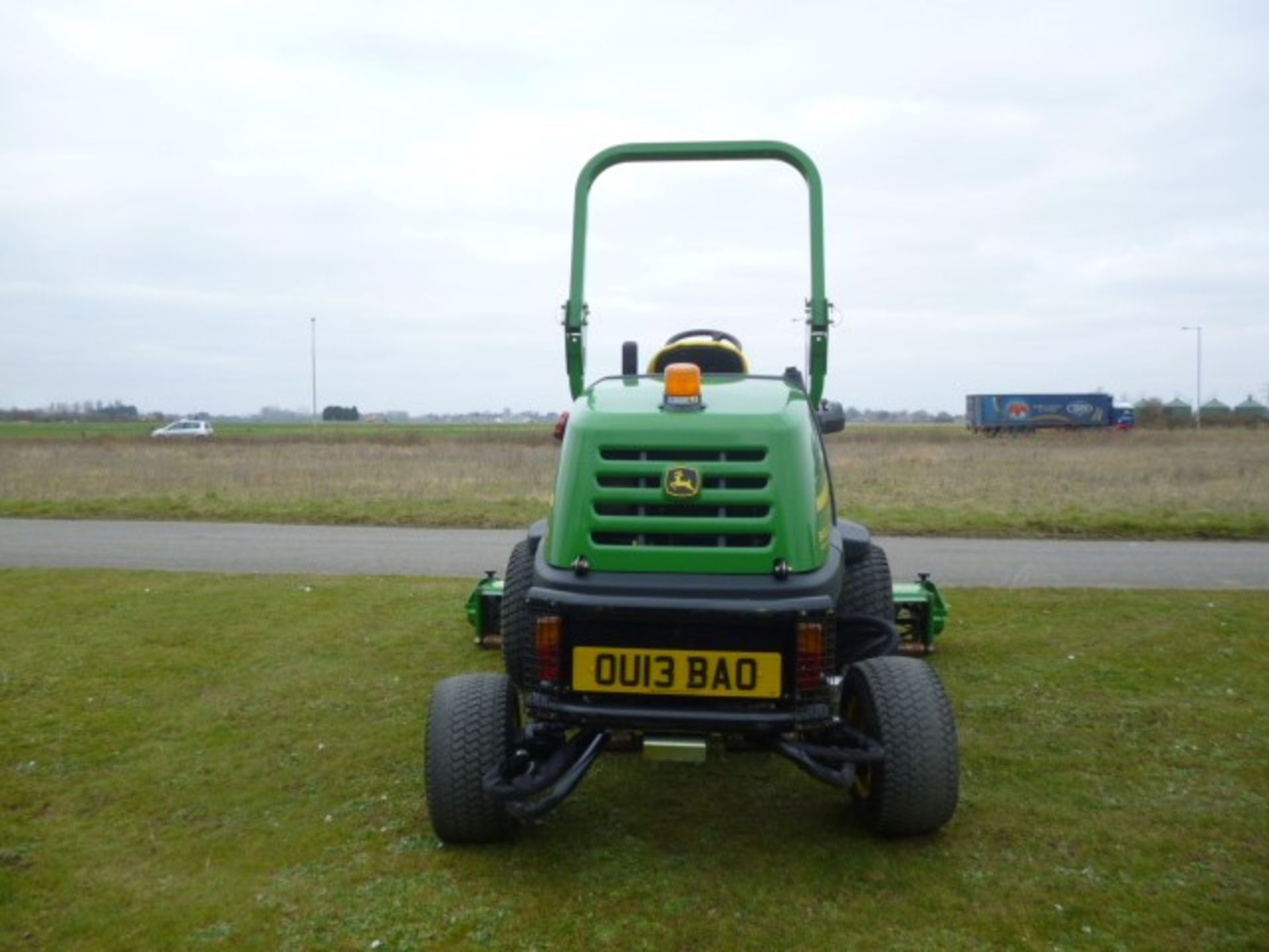 JOHN DEERE 8400 TRIPLE REEL MOWER 4X4 - Image 4 of 4