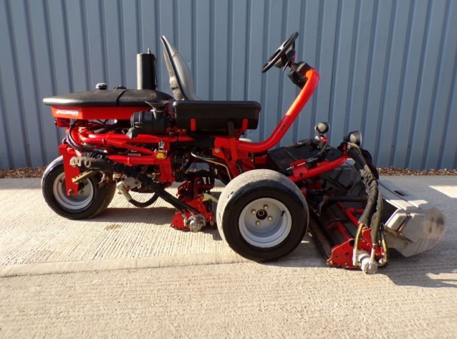 JACOBSEN G PLEX III RIDE ON GREENS MOWER - Image 5 of 6