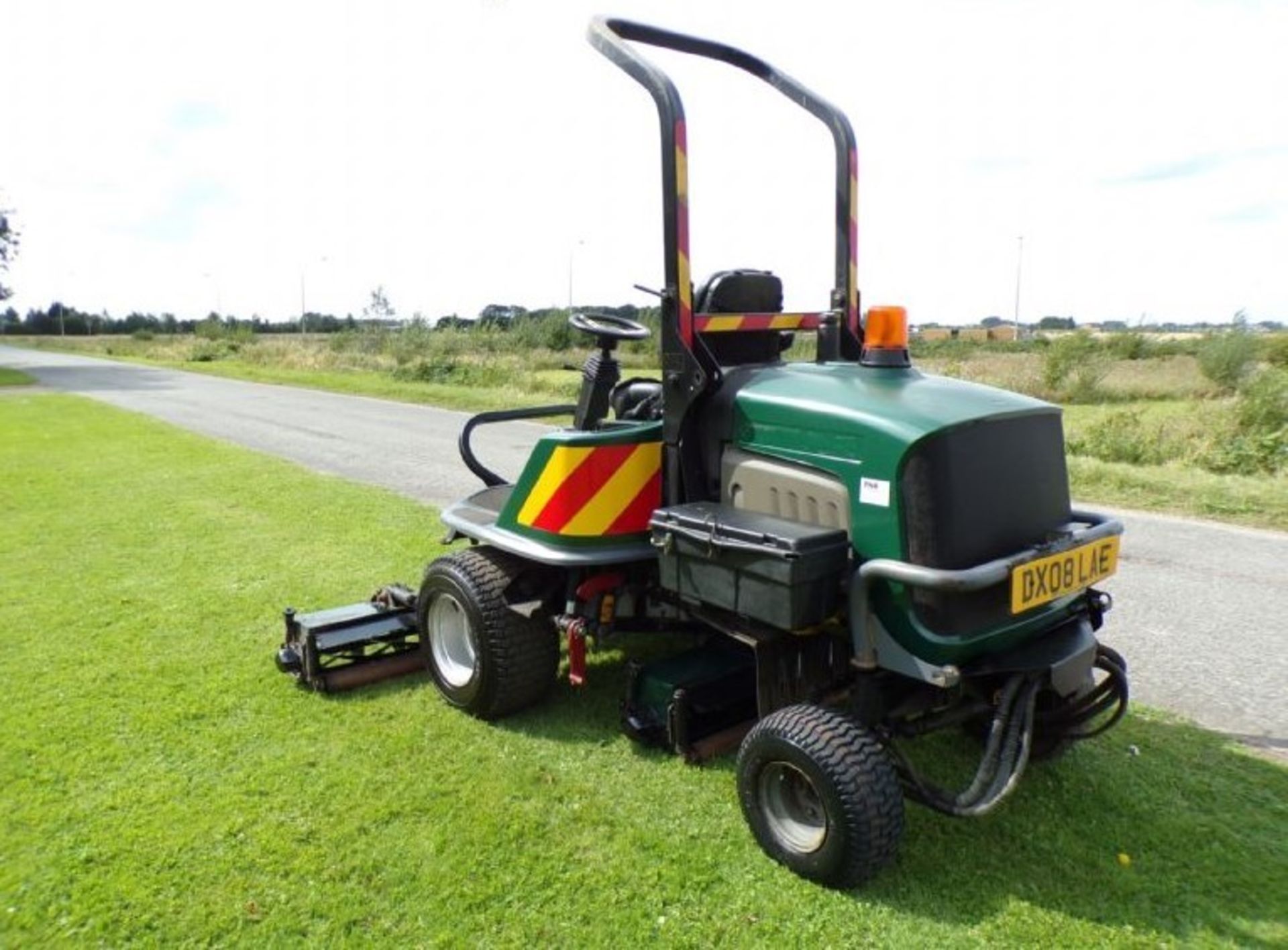 HAYTER LT324 4X4 TRIPLE GANG RIDE ON MOWER - Image 5 of 7