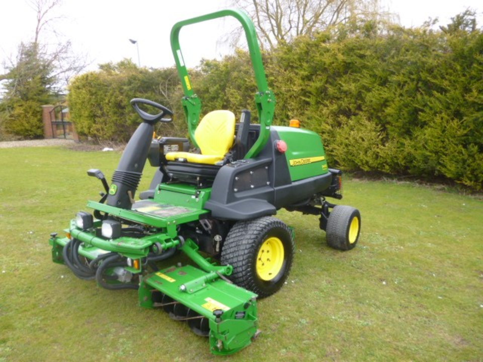 JOHN DEERE 8400 TRIPLE REEL MOWER 4X4