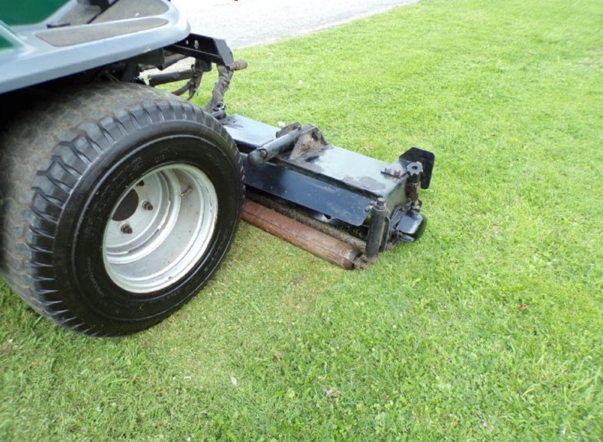 HAYTER LT324 4X4 TRIPLE GANG RIDE ON MOWER - Image 3 of 7