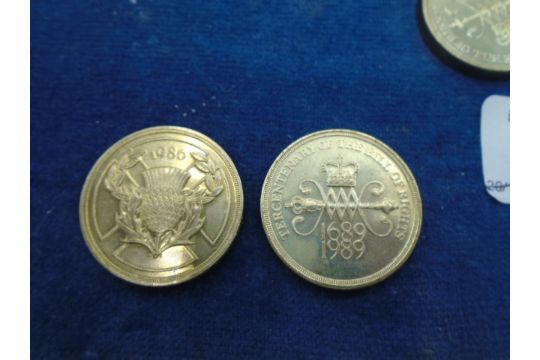 13 x £2 coins - Image 2 of 3