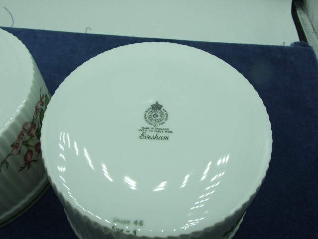 2 Royal Worcester souffle dishes one Evesham one Country Kitchen both 7 x 4 inches - Image 4 of 5