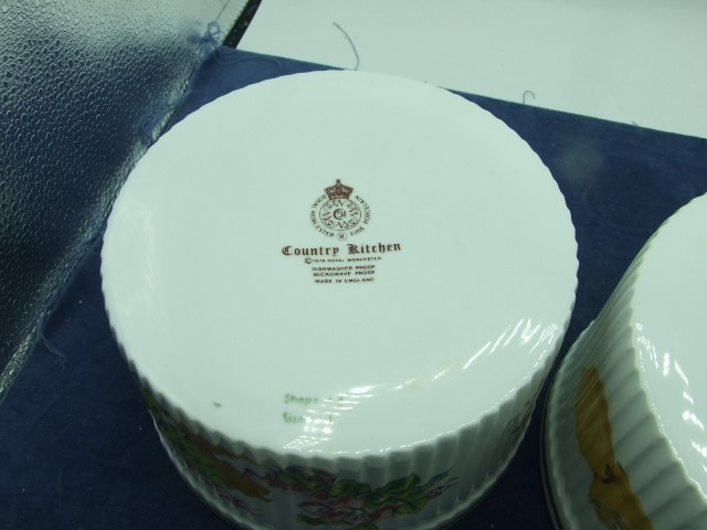 2 Royal Worcester souffle dishes one Evesham one Country Kitchen both 7 x 4 inches - Image 5 of 5