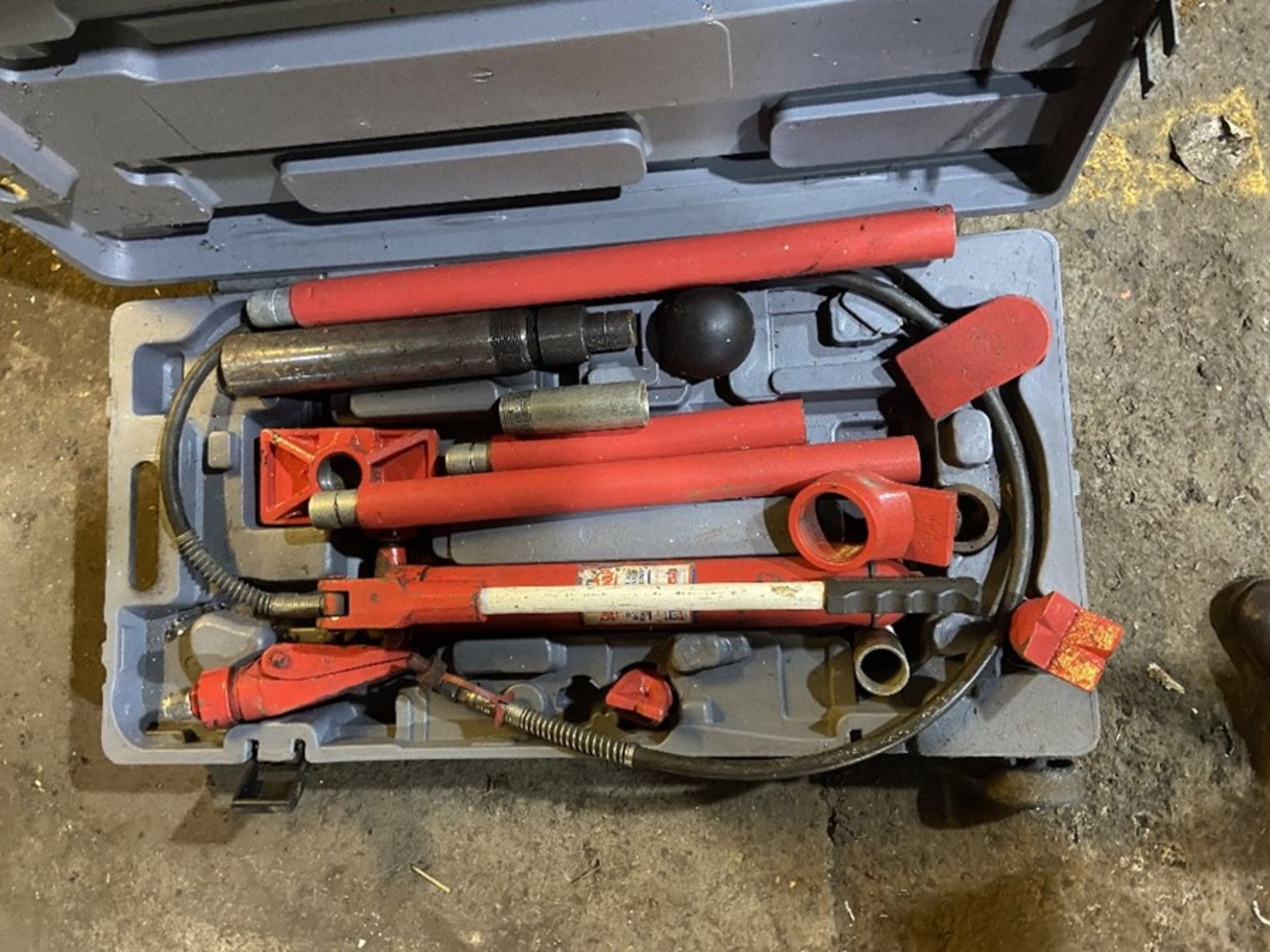 Sealey Super Snap 10t hydraulic body frame repair kit 10 tonne hydraulic body repair kit. The kit is