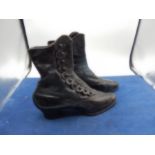 vintage victorian? 'Queen' button up boots size 3
