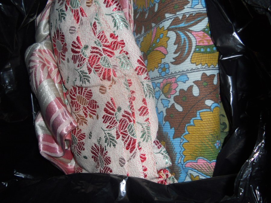 Large Job lot curtains , linen and ladies clothes some retro from deceased estate - Image 4 of 22