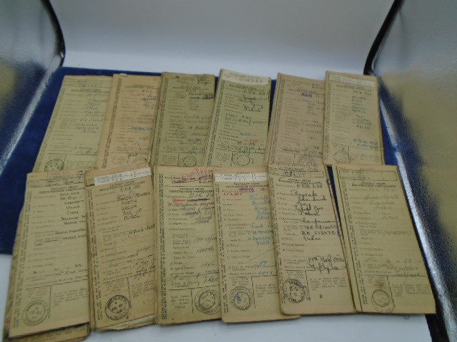 Approx 25 Vintage motor vehicle registration books with various dates from 1935 to 1968 incl Ford, - Image 5 of 5