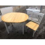 Modern extending dining table and 4 chairs