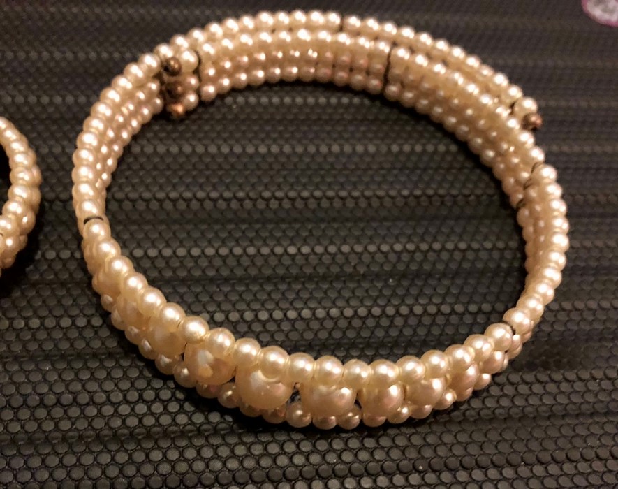 Faux Pearl choker and bracelet - Image 2 of 2