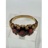 Garnet and 9-carat gold ring