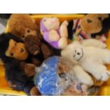 Large collection of modern and vintage monkeys (collectables)