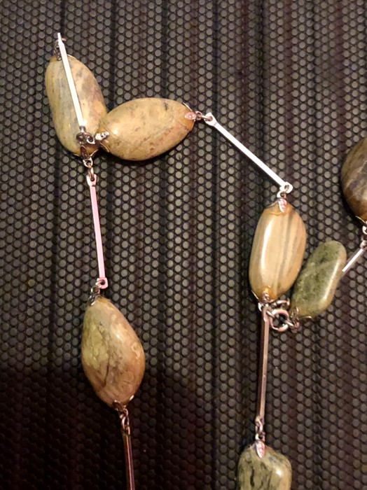 Polished stone necklace - Image 2 of 3