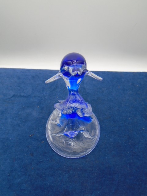 Blue Glass Dolphin 6 1/2 inches tall ( no damage ) - Image 2 of 4