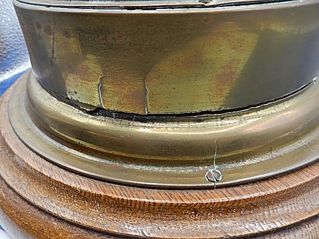 Vintage Brass Ships Barometer on oak plinth. Glass cracked and brass casing cracked. 7 inches wide - Image 3 of 4