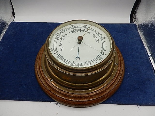 Vintage Brass Ships Barometer on oak plinth. Glass cracked and brass casing cracked. 7 inches wide