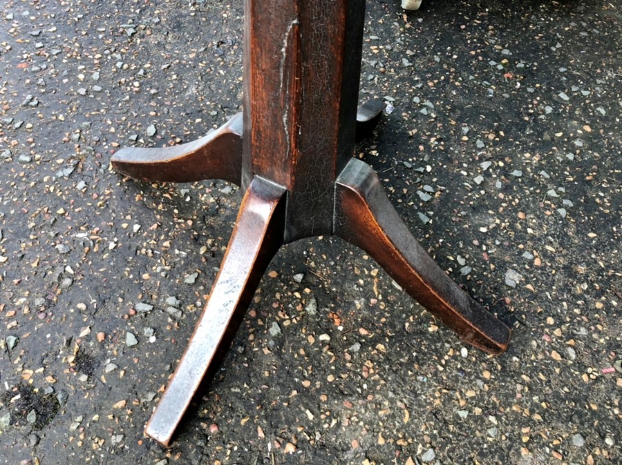 Georgian pedestal oak table ( originally tilt top ) - Image 4 of 7