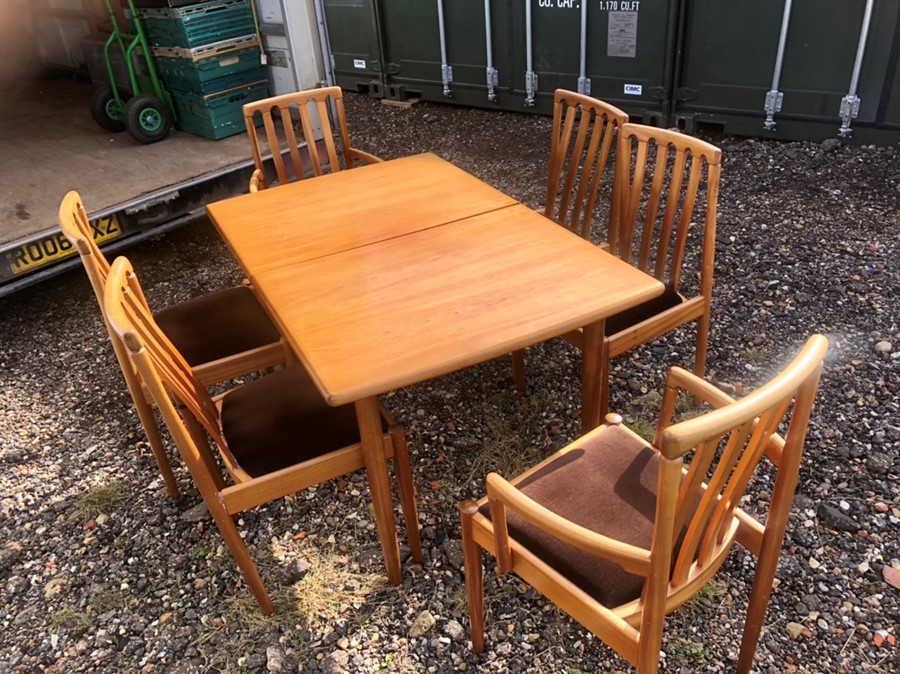 Retro Meredew Avalon extending dining table with 6 chair frames ( including 2 carvers ) table has