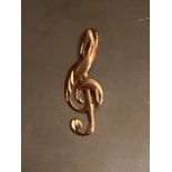 9ct Musical Note pendant with 9ct chain ( clasp broken) 1.3 grams total weight