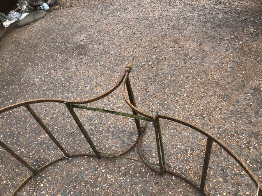 Large wrought iron garden arch - Image 4 of 5