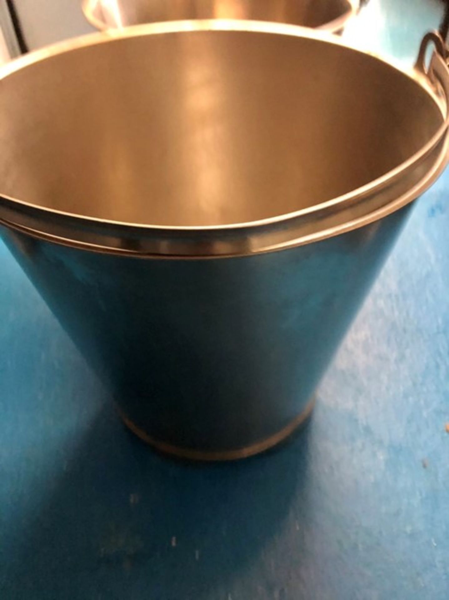 2 x buckets - Image 2 of 2